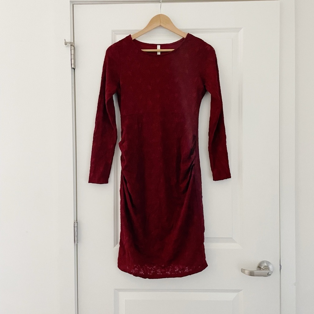 NWT Pinkblush Maternity Ruched Lace Dress Burgundy - Picture 4 of 10